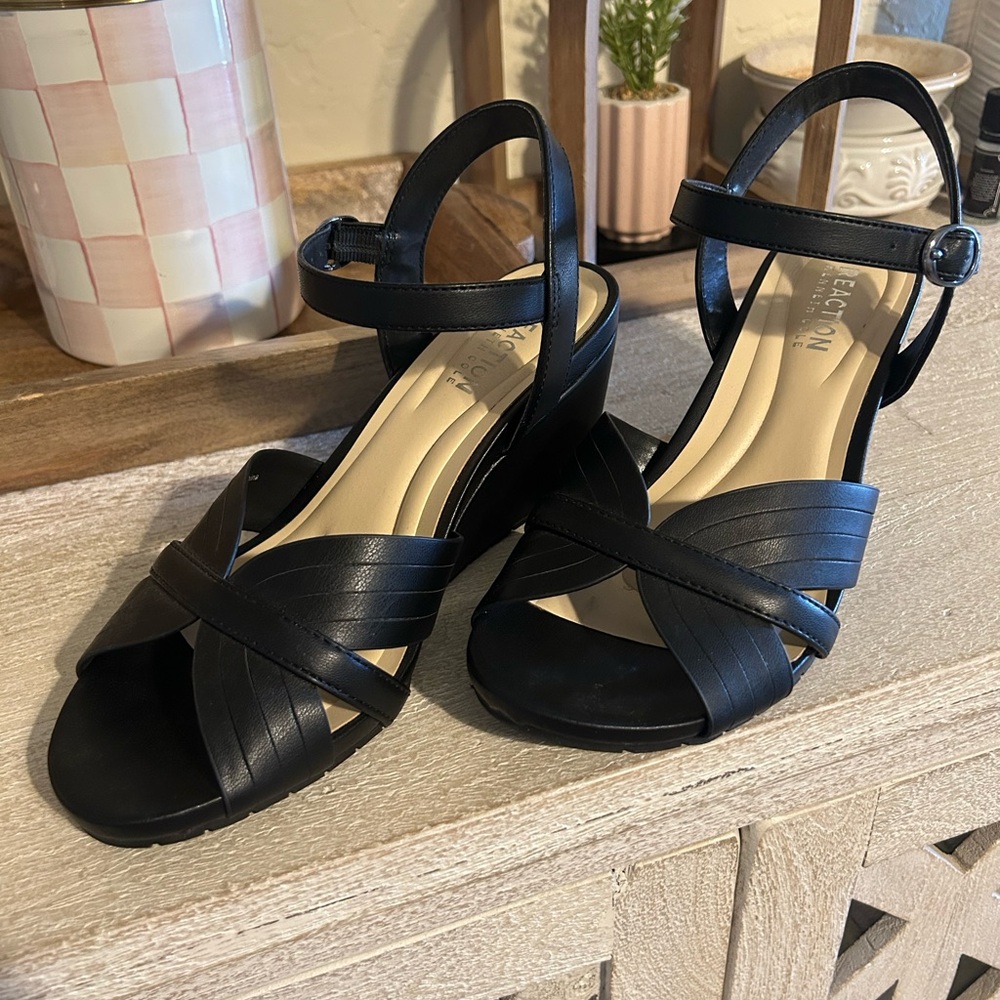 Kenneth Cole Reaction Black Wedge Shoes